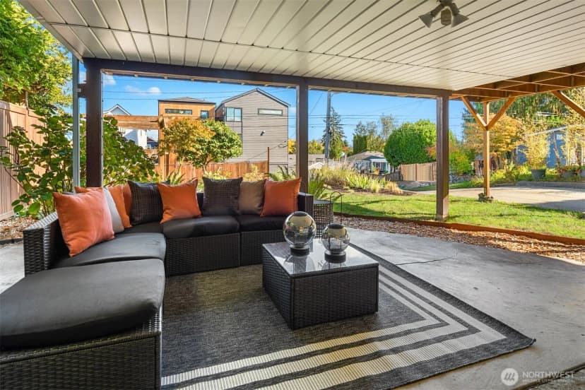 Property photo for 4026 52nd Avenue Sw, Seattle photo 27