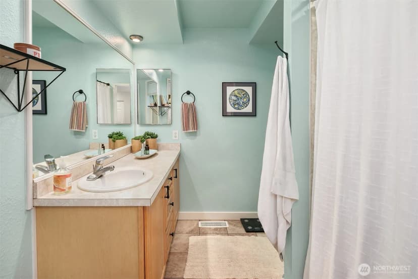 Property photo for 11813 79th Avenue S, Seattle photo 12