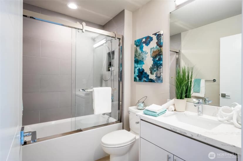 Property photo for 527 S Cloverdale Street #d, Seattle photo 12