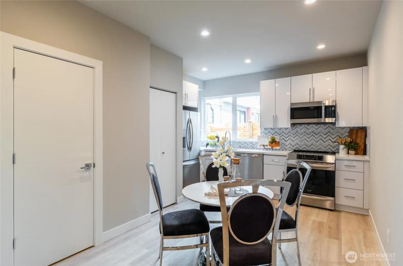 Property photo for 527 S Cloverdale Street #d, Seattle photo 6