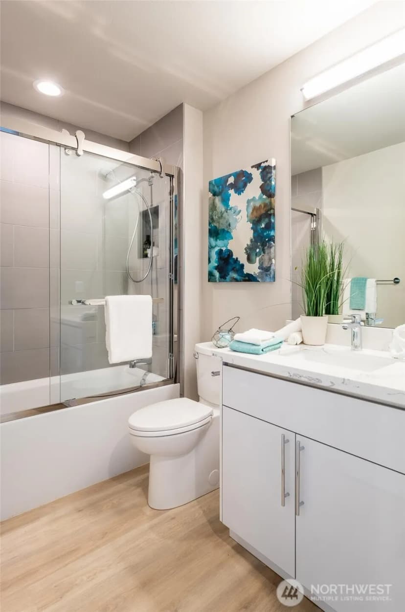 Property photo for 527 S Cloverdale Street #d, Seattle photo 11
