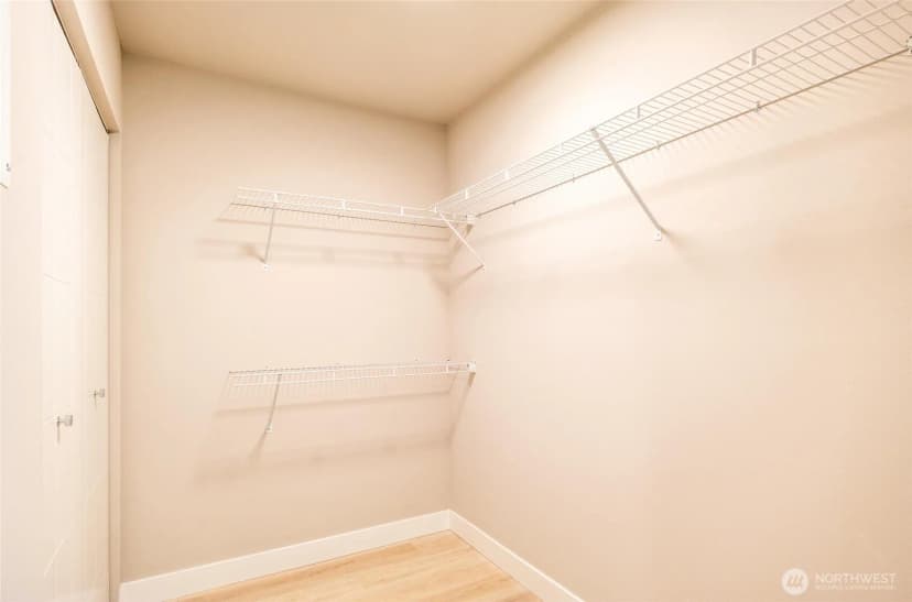 Property photo for 527 S Cloverdale Street #d, Seattle photo 14
