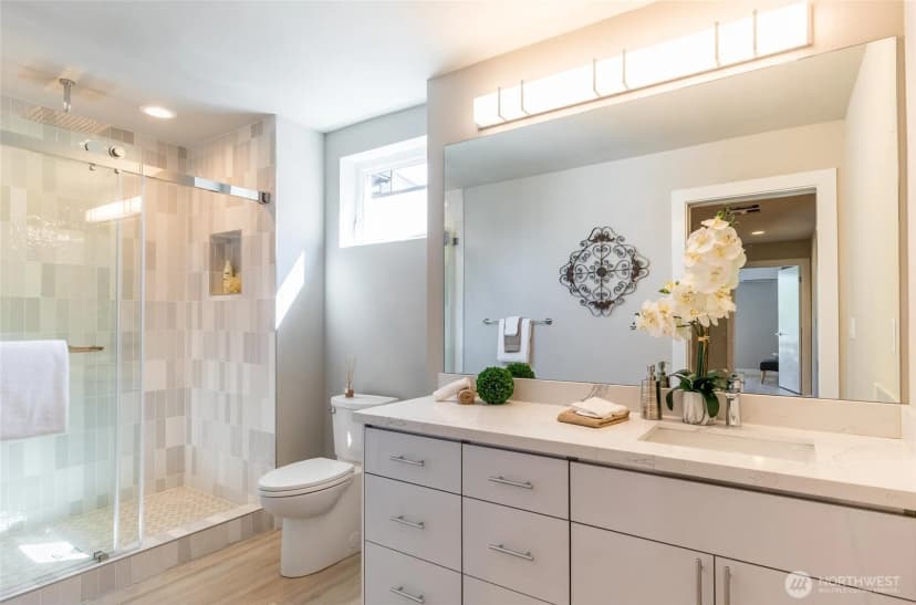 Property photo for 527 S Cloverdale Street #d, Seattle photo 15