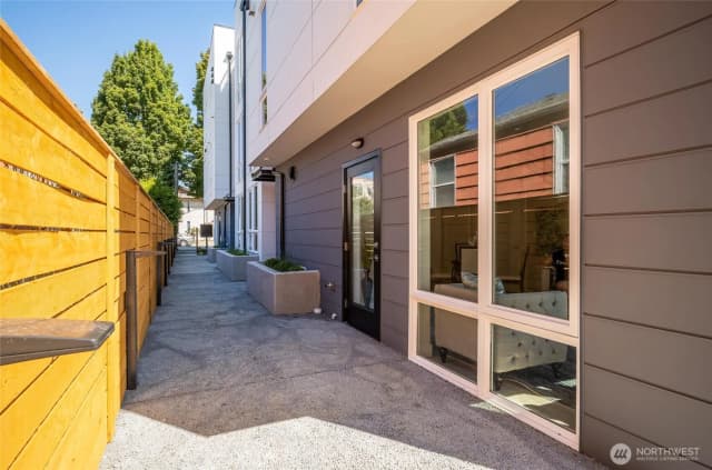Property photo for 527 S Cloverdale Street #d, Seattle photo 2