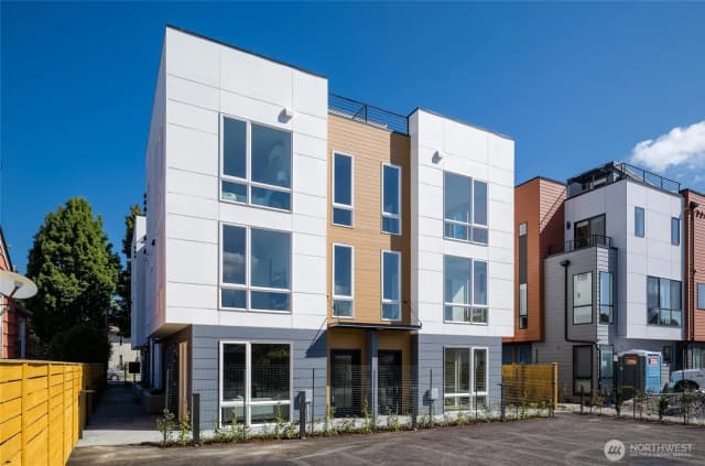 Property photo for 527 S Cloverdale Street #d, Seattle photo 3