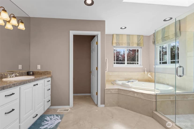 Property photo for 102 Stone Ridge Drive, Snohomish photo 24
