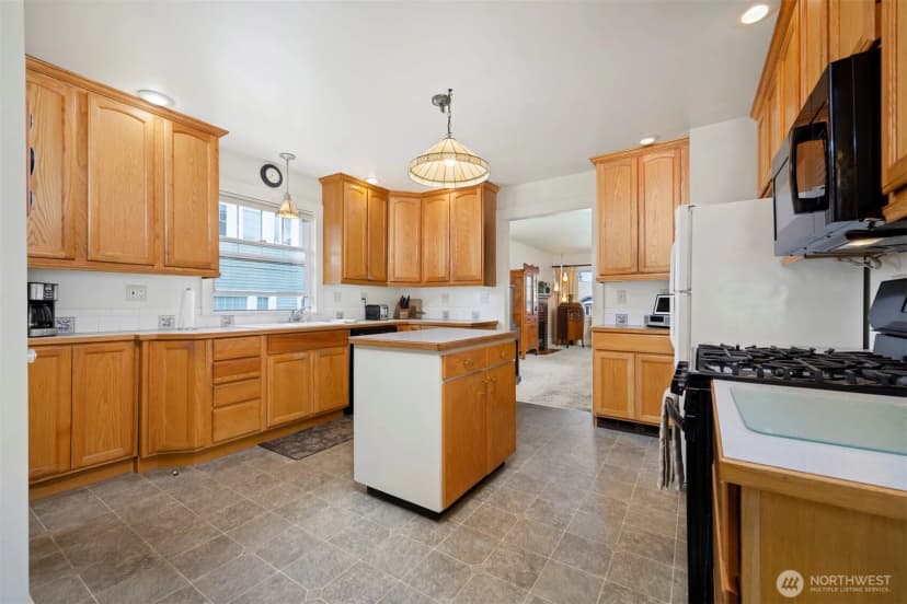 Property photo for 2716 Sunset Drive, Bellingham photo 8