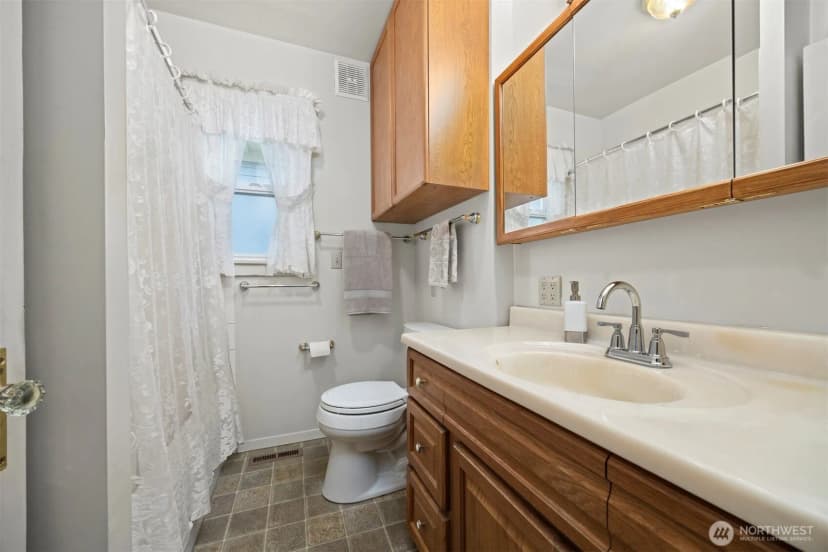 Property photo for 2716 Sunset Drive, Bellingham photo 18