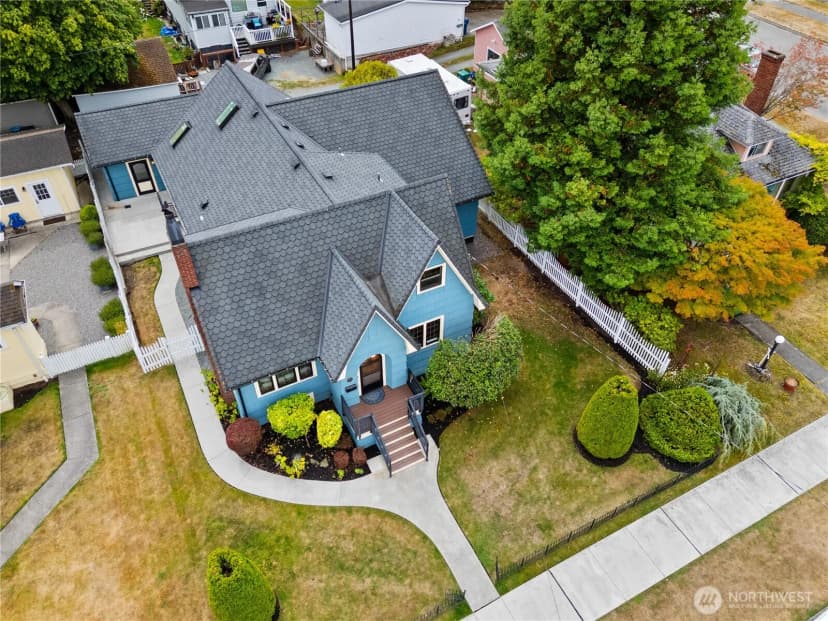 Property photo for 1315 7th Street, Anacortes photo 2