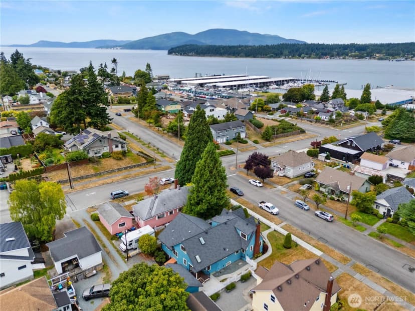 Property photo for 1315 7th Street, Anacortes photo 3