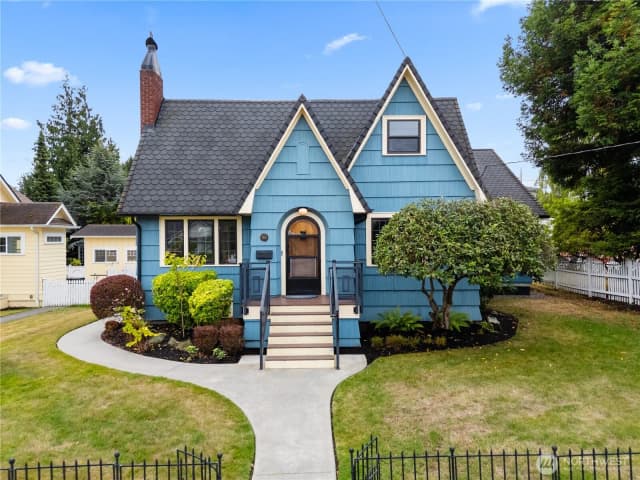 Property photo for 1315 7th Street, Anacortes photo 4