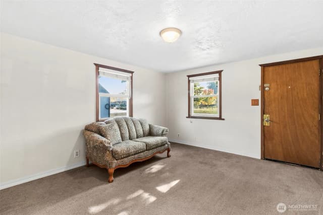 Property photo for 314 Washington Avenue Se, Orting photo 3