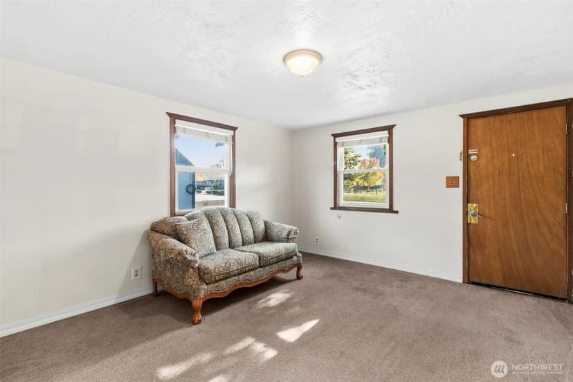 Property photo for 314 Washington Avenue Se, Orting photo 3