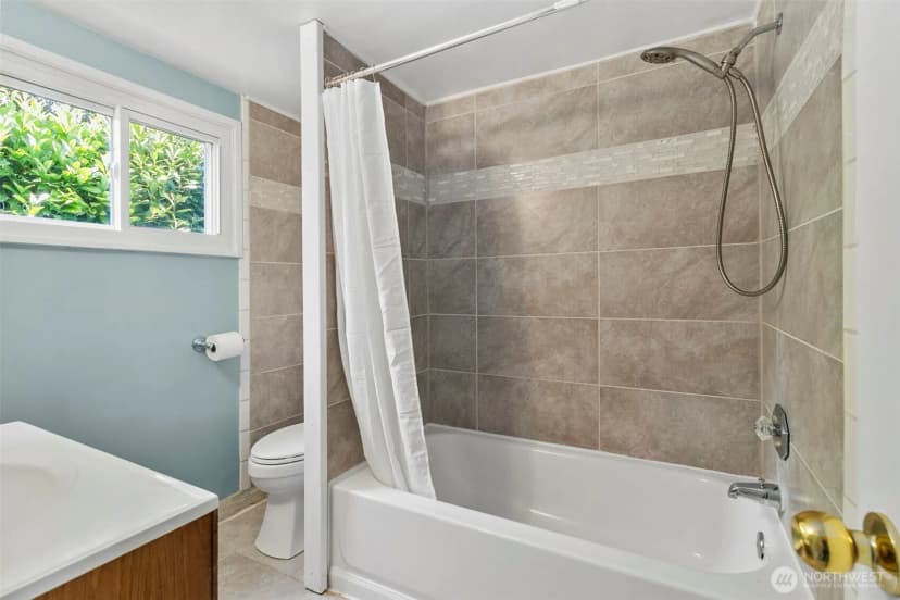 Property photo for 314 Washington Avenue Se, Orting photo 18