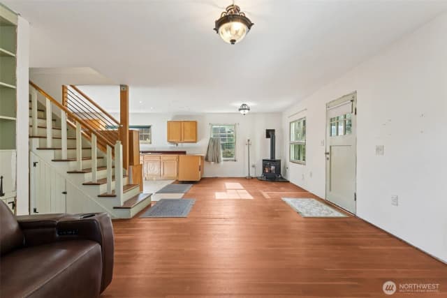 Property photo for 15620 21st Avenue Sw, Burien photo 4