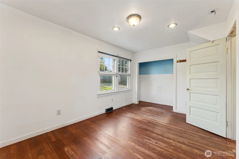 Property photo for 15620 21st Avenue Sw, Burien photo 9
