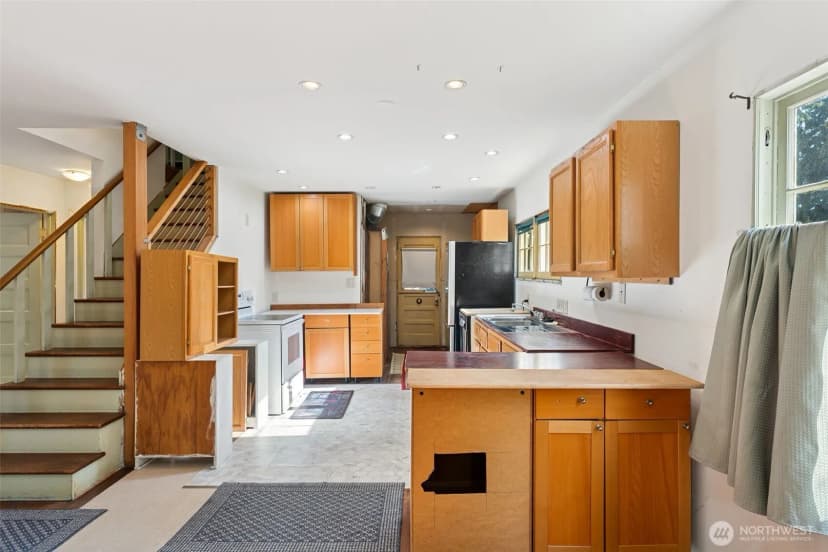 Property photo for 15620 21st Avenue Sw, Burien photo 5