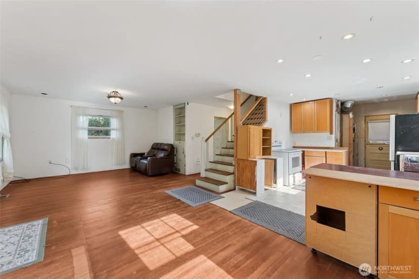 Property photo for 15620 21st Avenue Sw, Burien photo 7