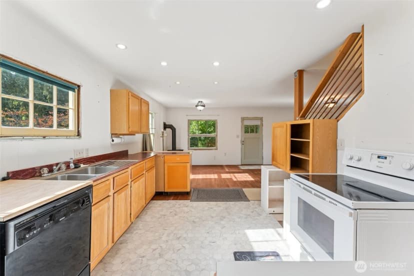 Property photo for 15620 21st Avenue Sw, Burien photo 6