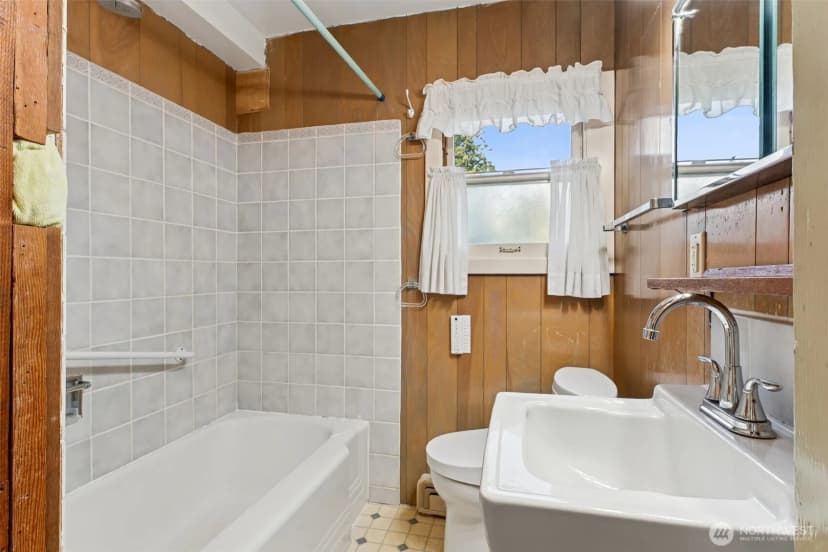Property photo for 15620 21st Avenue Sw, Burien photo 8