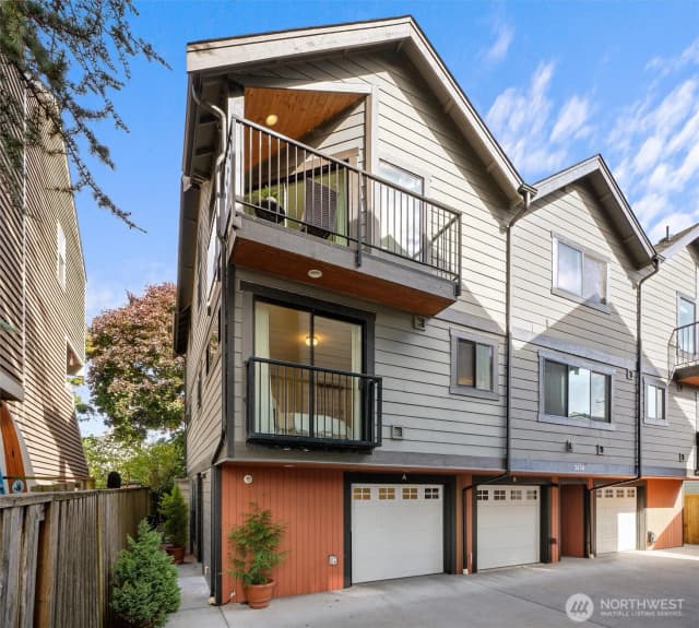 Property photo for 3636 Beach Drive Sw #a, Seattle