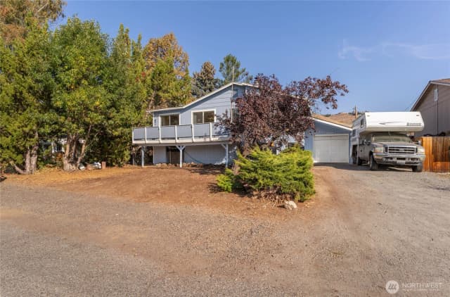 Property photo for 2407 N Aurora Avenue, East Wenatchee photo 4