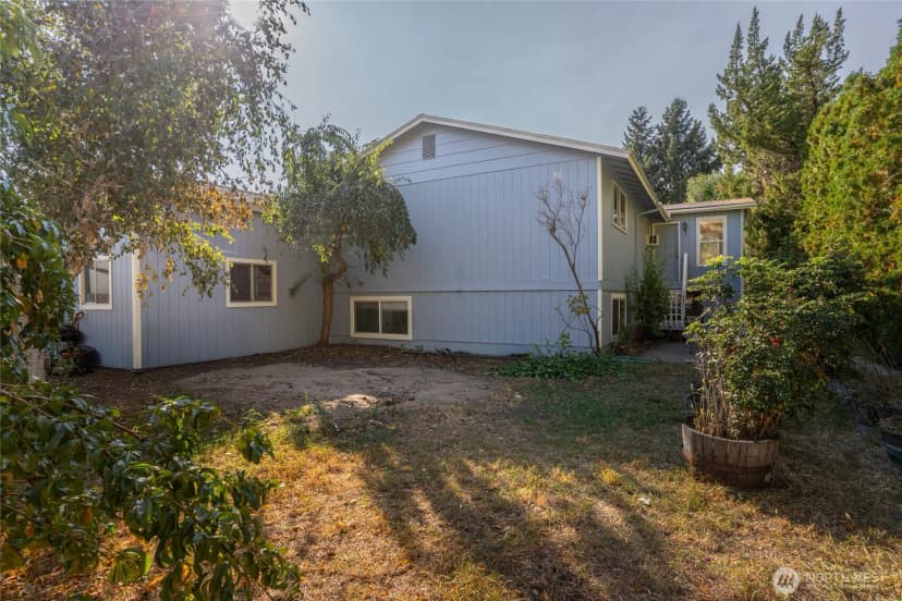 Property photo for 2407 N Aurora Avenue, East Wenatchee photo 28