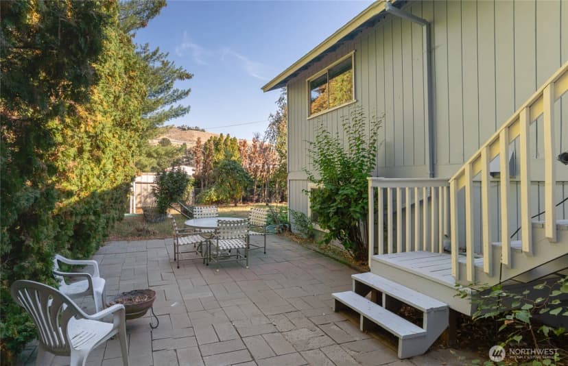 Property photo for 2407 N Aurora Avenue, East Wenatchee photo 30