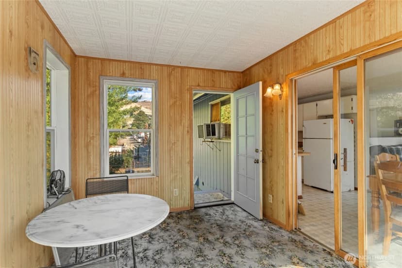 Property photo for 2407 N Aurora Avenue, East Wenatchee photo 26