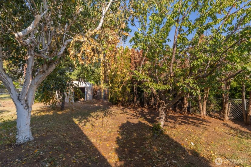 Property photo for 2407 N Aurora Avenue, East Wenatchee photo 32