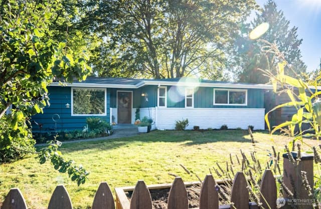 Property photo for 303 Nw 203rd Street, Shoreline photo 2
