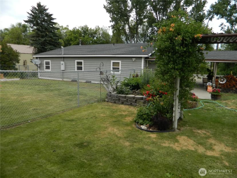 Property photo for 44 Bonaparte Avenue, Tonasket photo 6