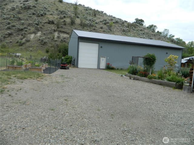 Property photo for 44 Bonaparte Avenue, Tonasket photo 2