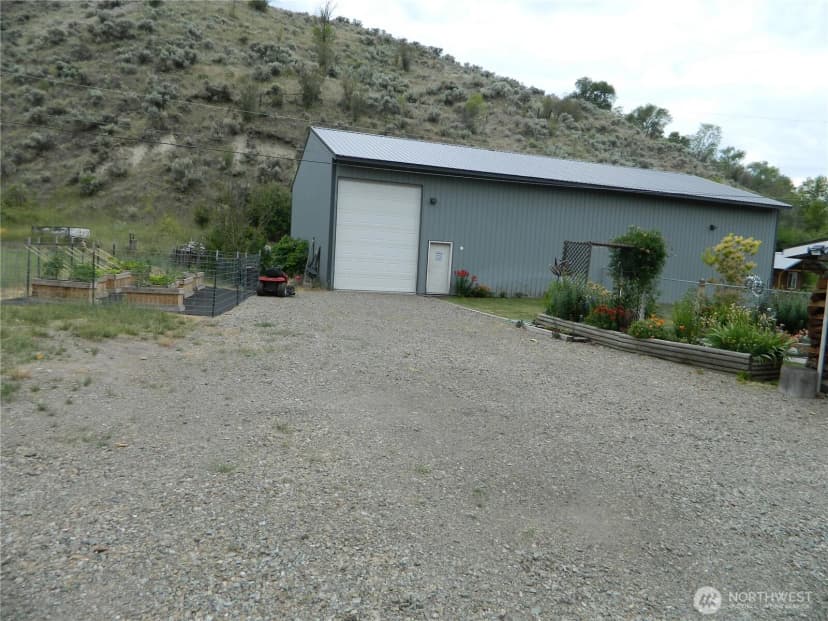 Property photo for 44 Bonaparte Avenue, Tonasket photo 2