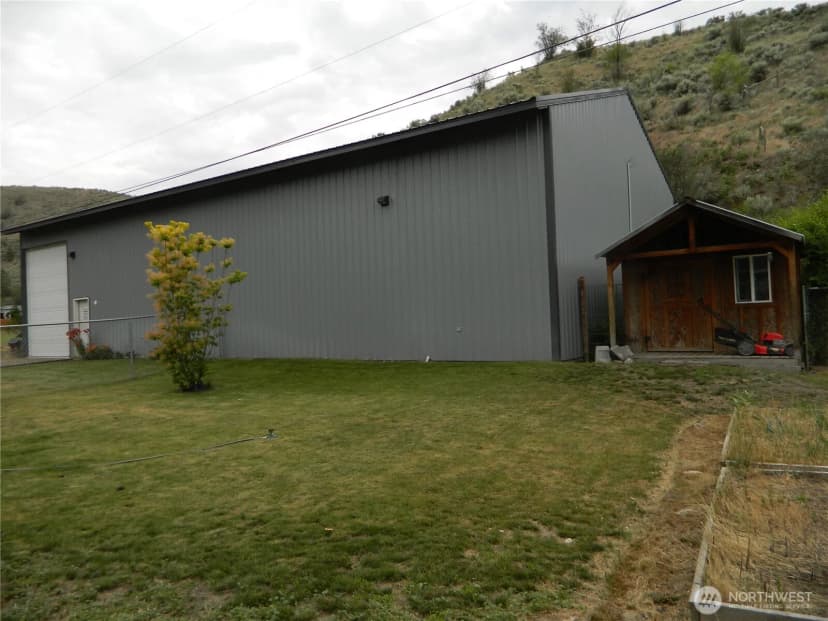 Property photo for 44 Bonaparte Avenue, Tonasket photo 9