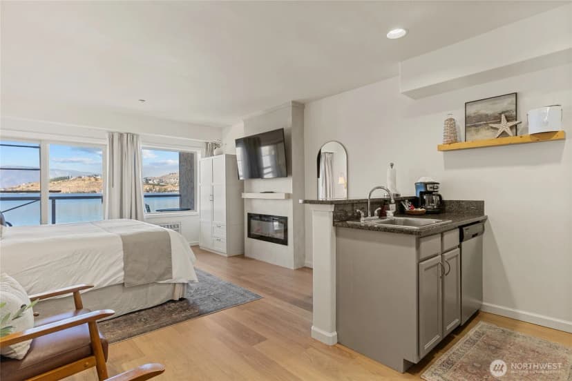 Property photo for 322 W Woodin Avenue #521, Chelan photo 9