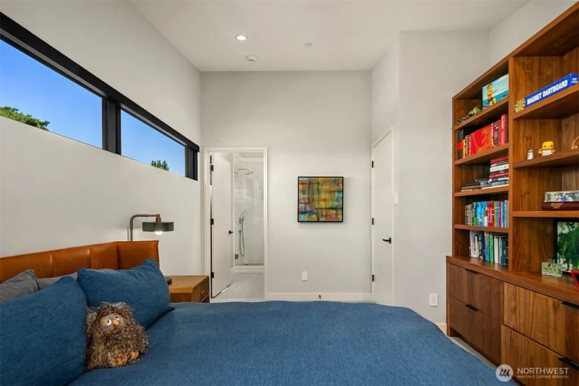 Property photo for 9723 Ne 15th Street, Clyde Hill photo 11