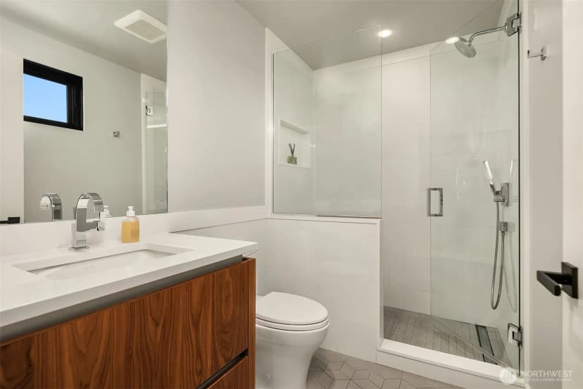 Property photo for 9723 Ne 15th Street, Clyde Hill photo 13