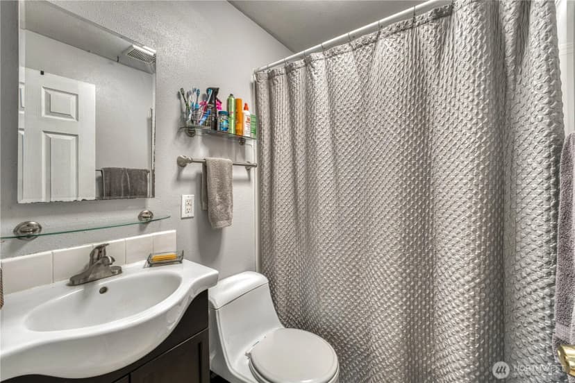 Property photo for 6501 Ardmore Drive Sw, Lakewood photo 9