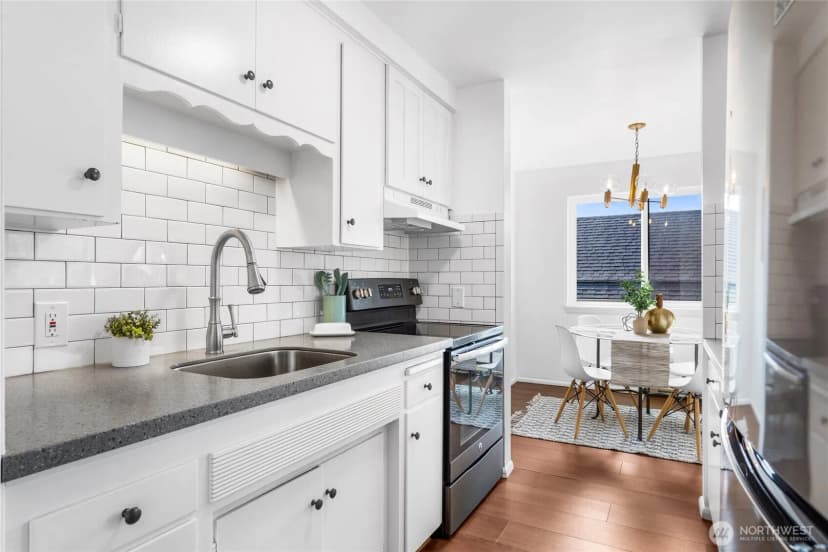 Property photo for 1616 41st Avenue E #301, Seattle photo 9