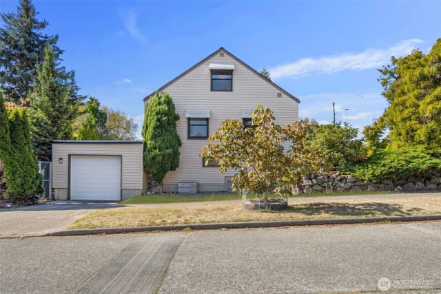 Property photo for 3703 Sw Tillman Street, Seattle photo 2