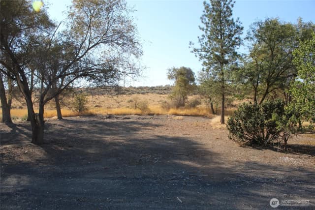 Property photo for 117 S Neilson Road, Lind photo 4
