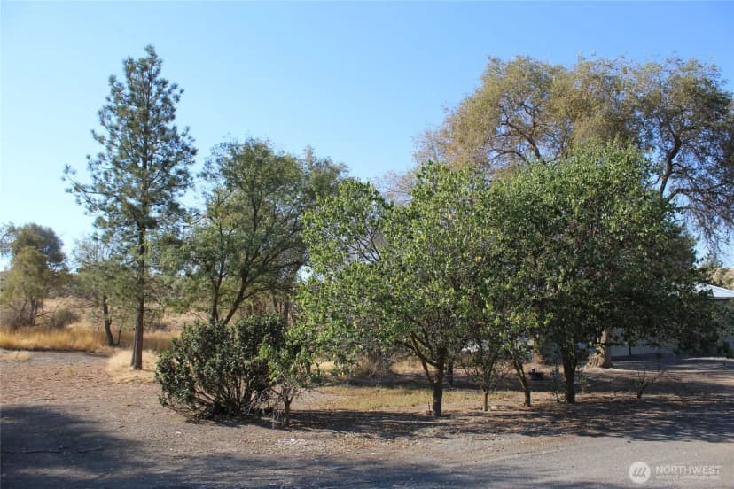 Property photo for 117 S Neilson Road, Lind photo 5