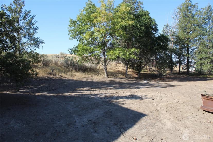 Property photo for 117 S Neilson Road, Lind photo 8
