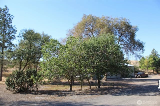 Property photo for 117 S Neilson Road, Lind photo 2