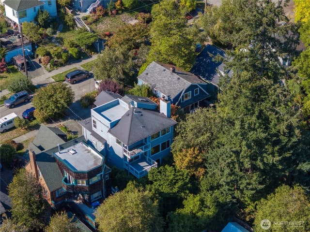 Property photo for 7044 18th Avenue Ne, Seattle photo 3