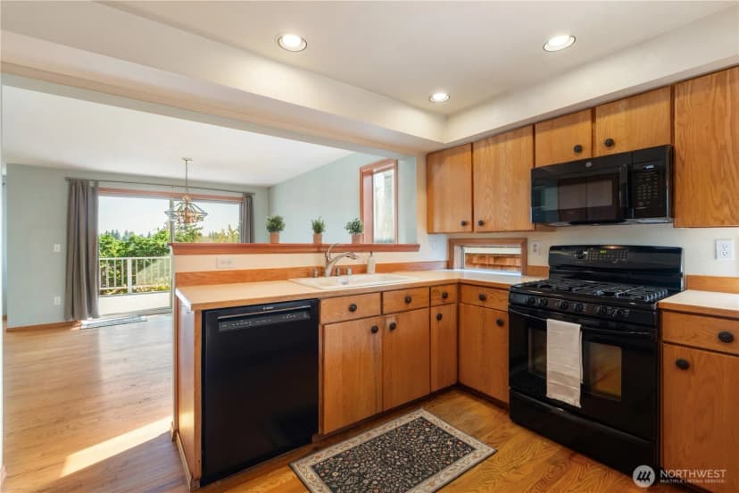 Property photo for 7044 18th Avenue Ne, Seattle photo 12