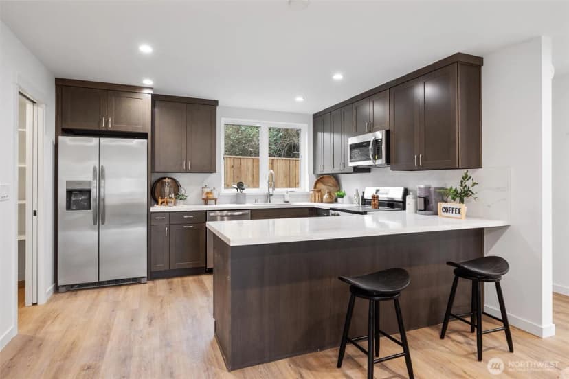 Property photo for 5984 26th Avenue Sw #c, Seattle photo 3