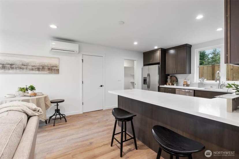 Property photo for 5984 26th Avenue Sw #c, Seattle photo 6