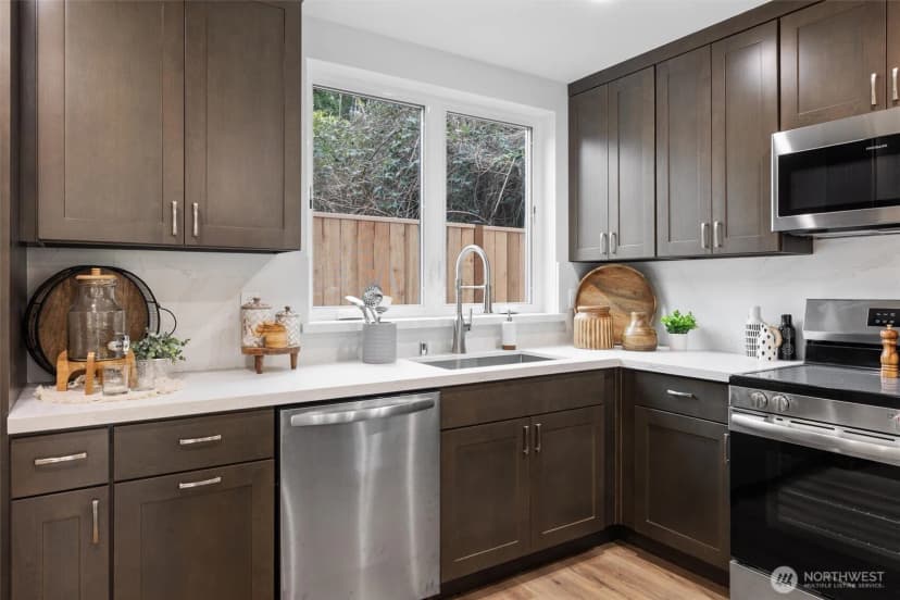 Property photo for 5984 26th Avenue Sw #c, Seattle photo 4